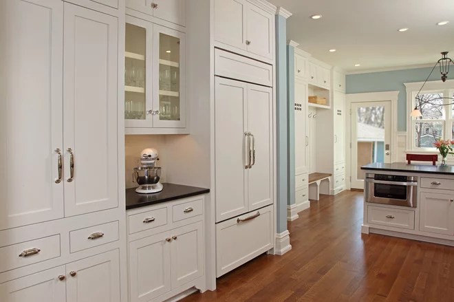 Is It Possible to Provide Old White Kitchen Cabinets with A Fresh ...